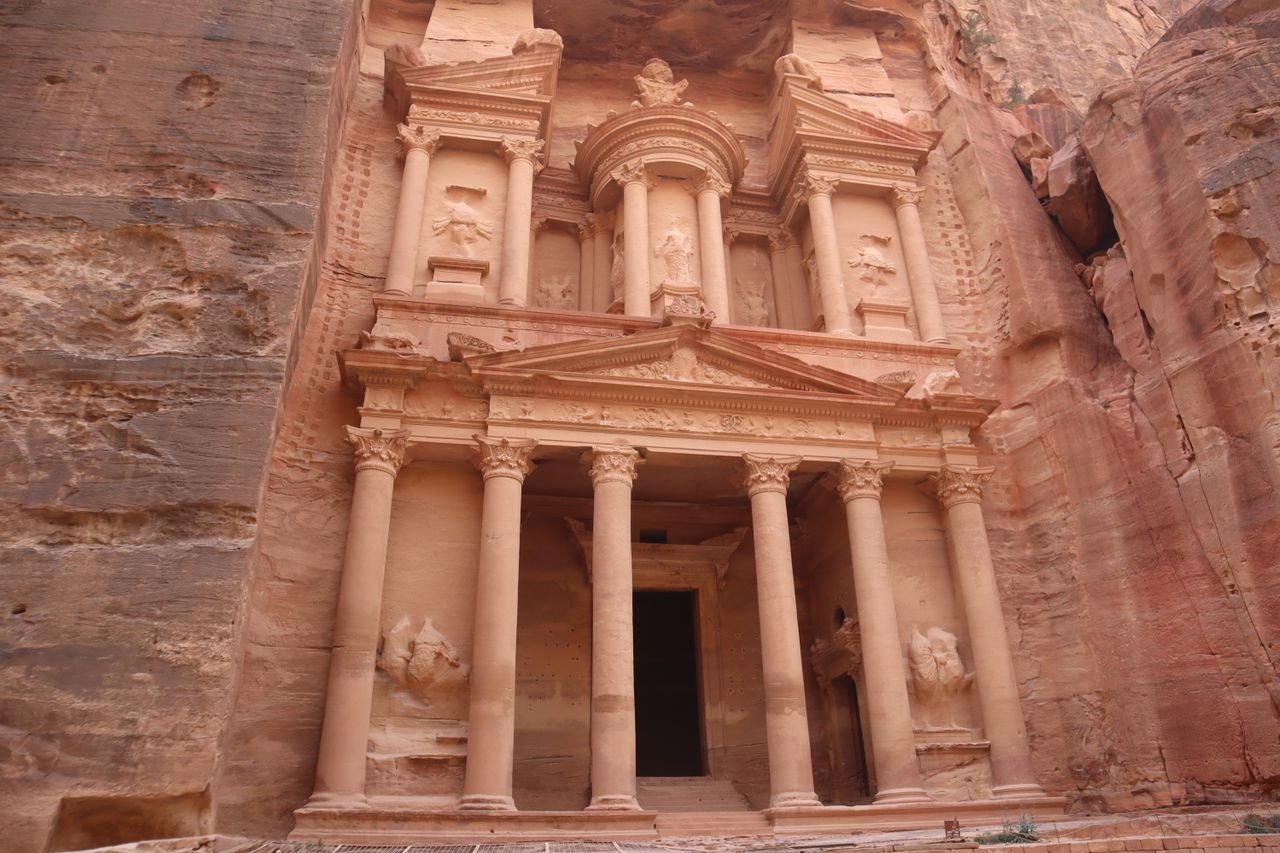 Explore the ancient rock-carved Al-Khazneh treasury in Petra, Jordan, a UNESCO World Heritage Site.